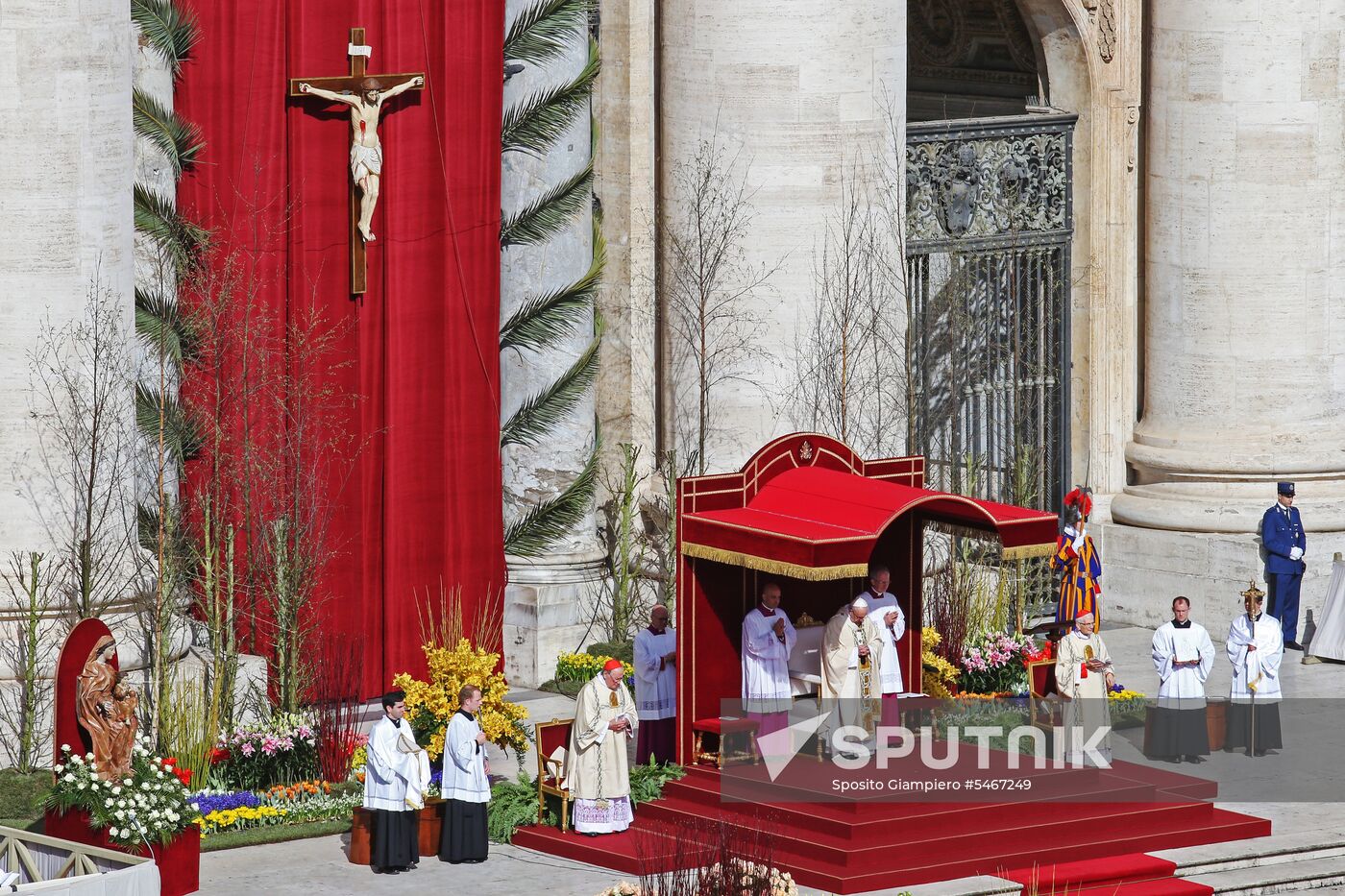 Easter mass in Vatican
