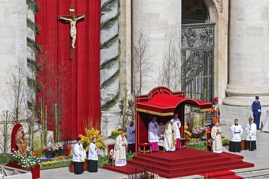 Easter mass in Vatican