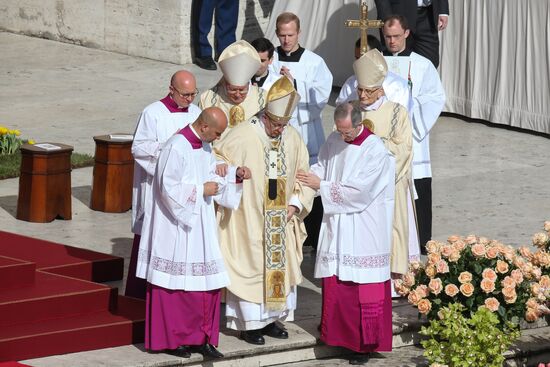 Easter mass in Vatican