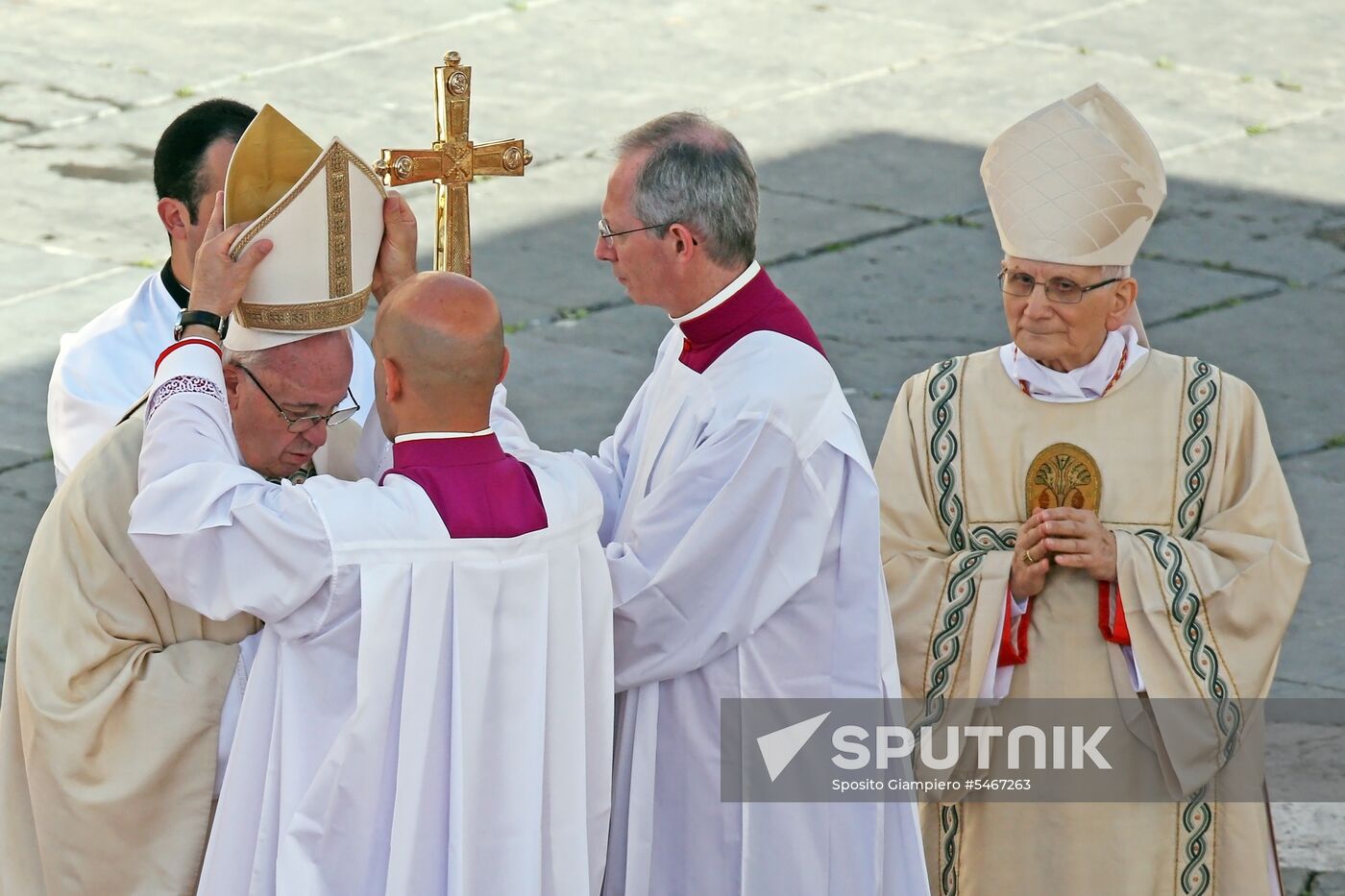 Easter mass in Vatican