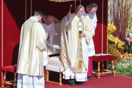 Easter mass in Vatican