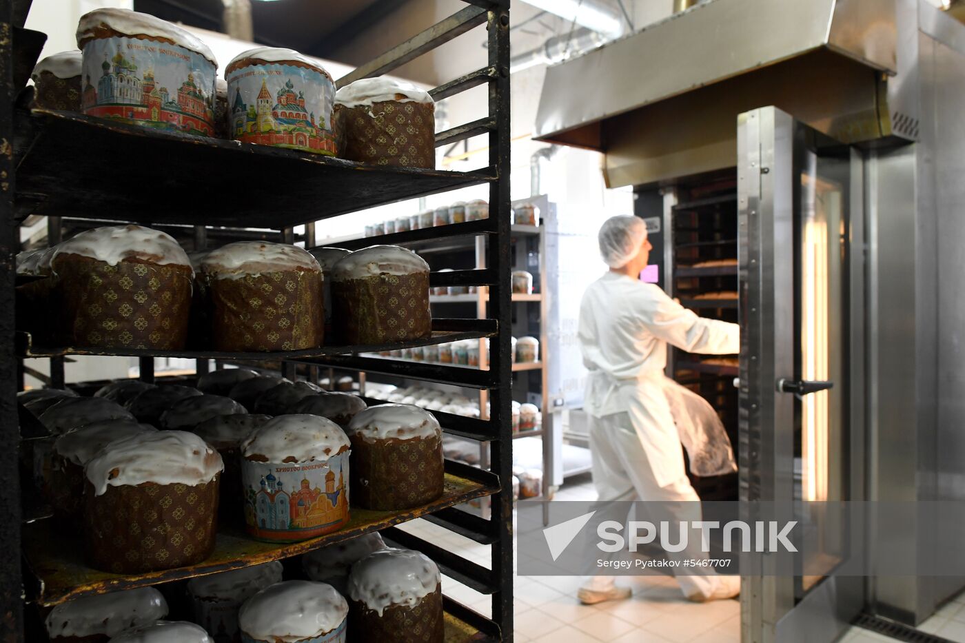 Making Easter cakes at Trinity Lavra of St. Sergius