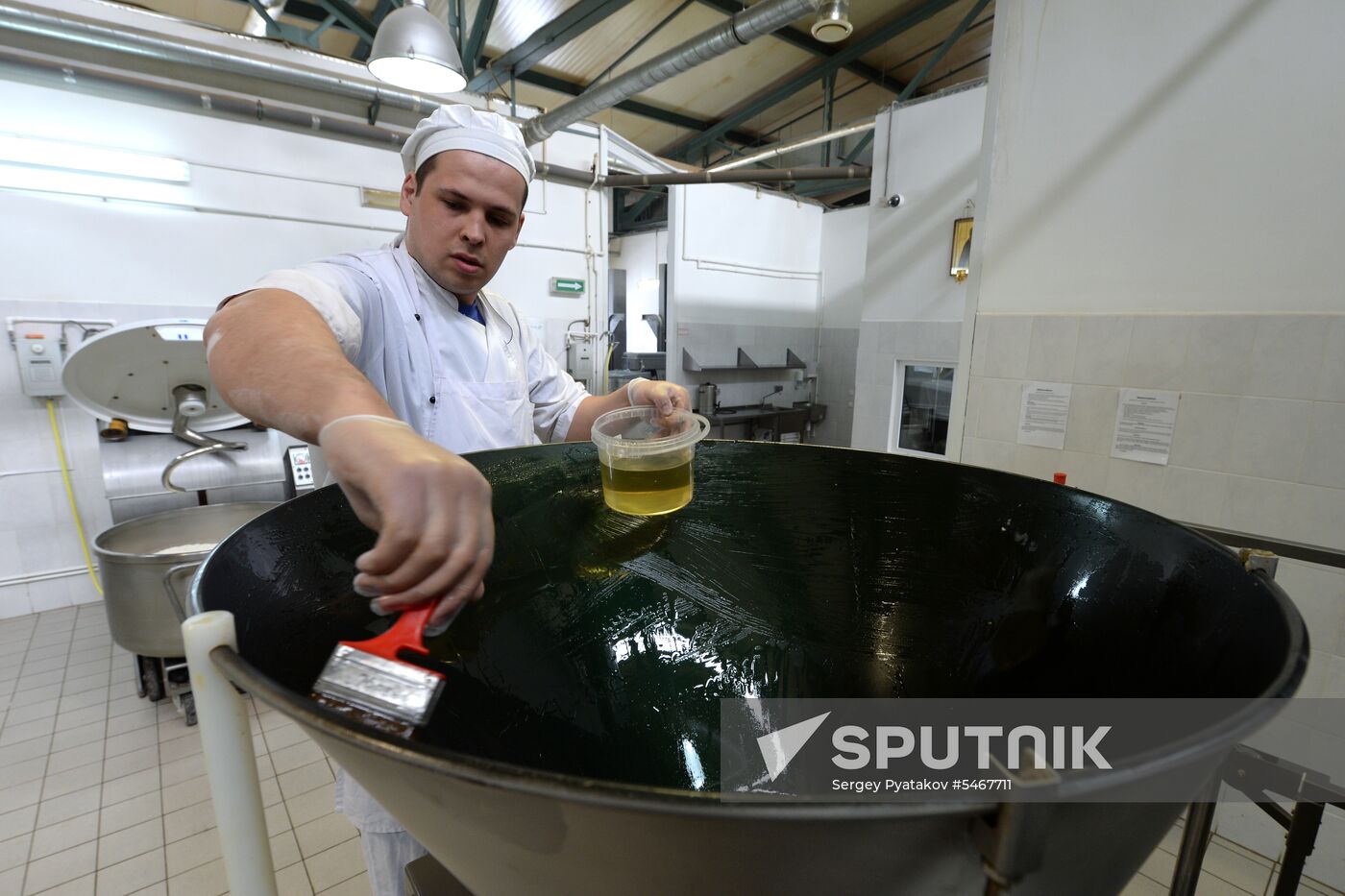 Making Easter cakes at Trinity Lavra of St. Sergius