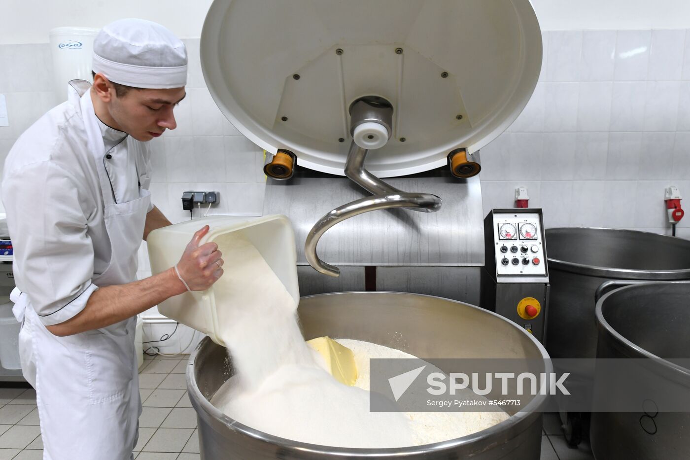 Making Easter cakes at Trinity Lavra of St. Sergius