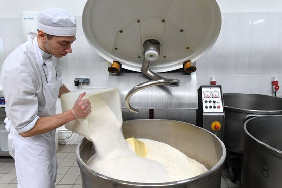 Making Easter cakes at Trinity Lavra of St. Sergius