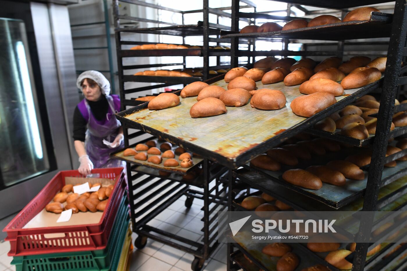 Making Easter cakes at Trinity Lavra of St. Sergius