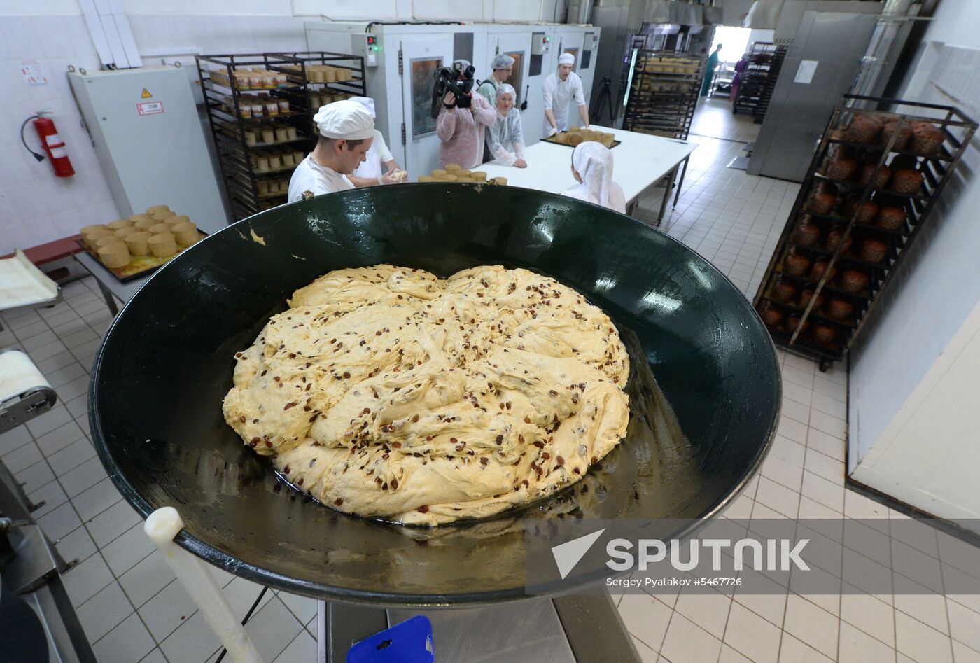 Making Easter cakes at Trinity Lavra of St. Sergius