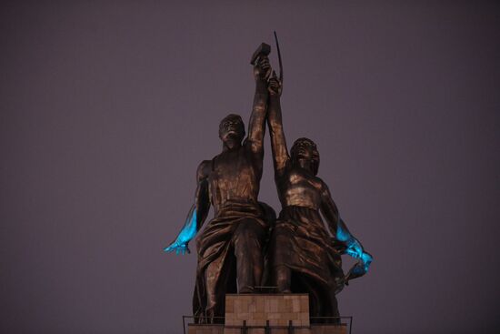 Light it Up Blue in Russia