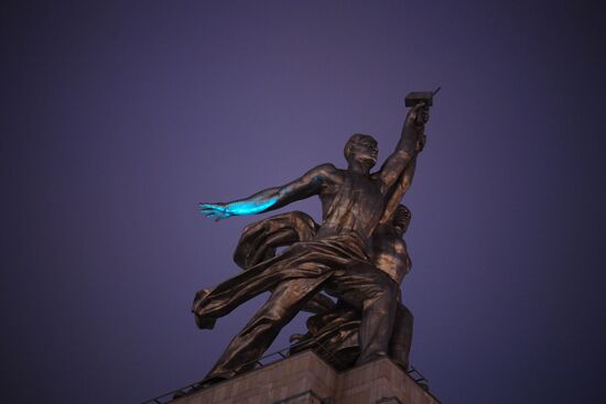Light it Up Blue in Russia