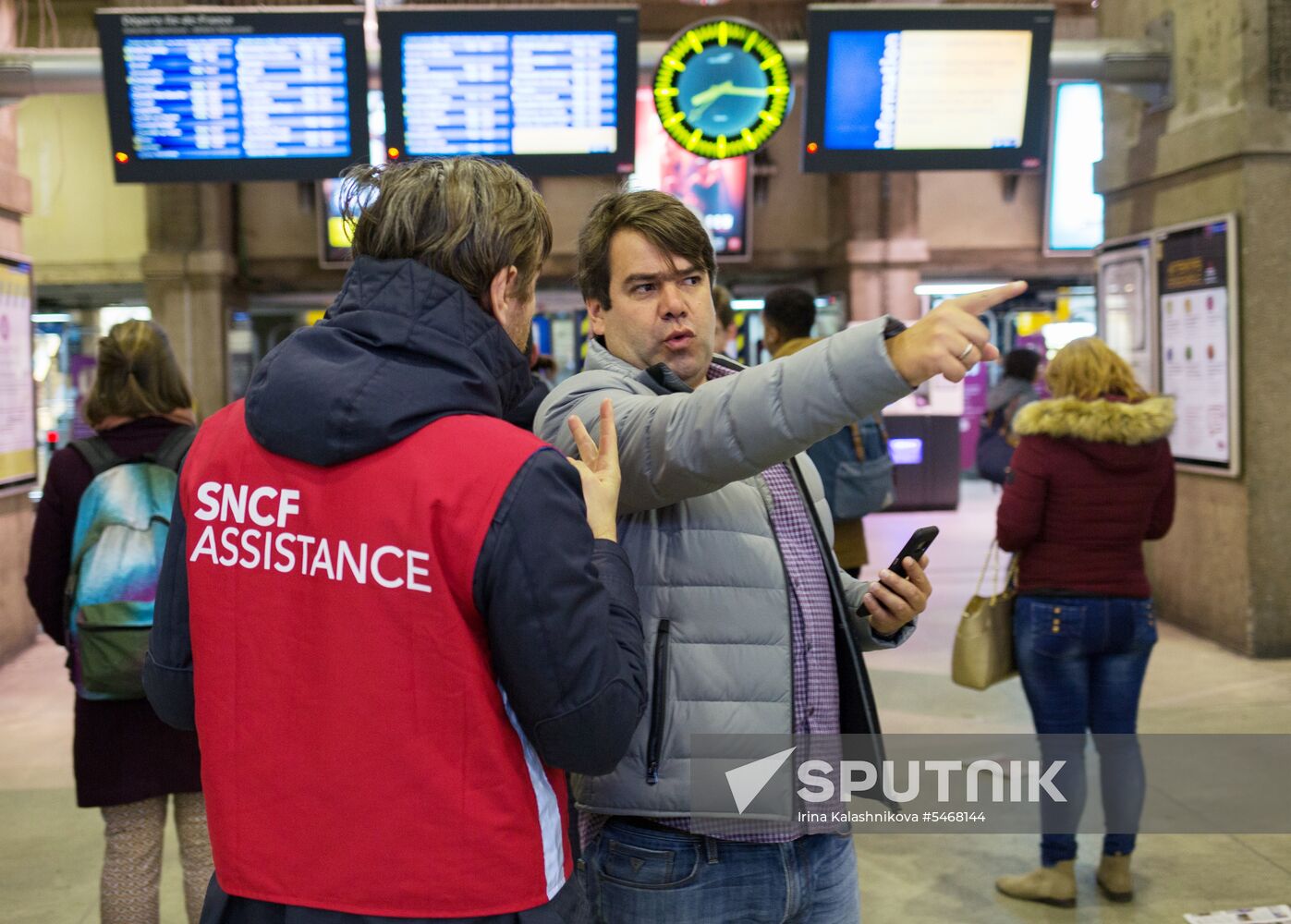 Railway workers go on strike in France