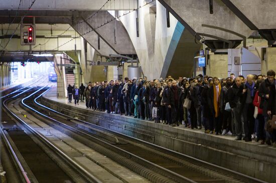 Railway workers go on strike in France