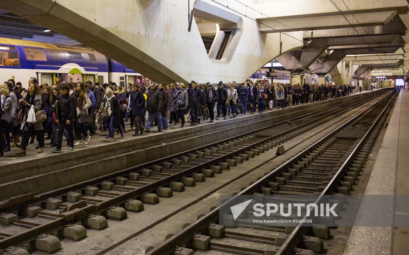 Railway workers go on strike in France