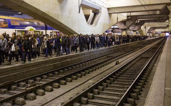 Railway workers go on strike in France