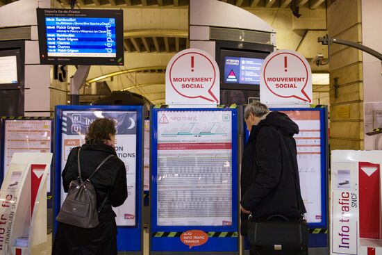 Railway workers go on strike in France