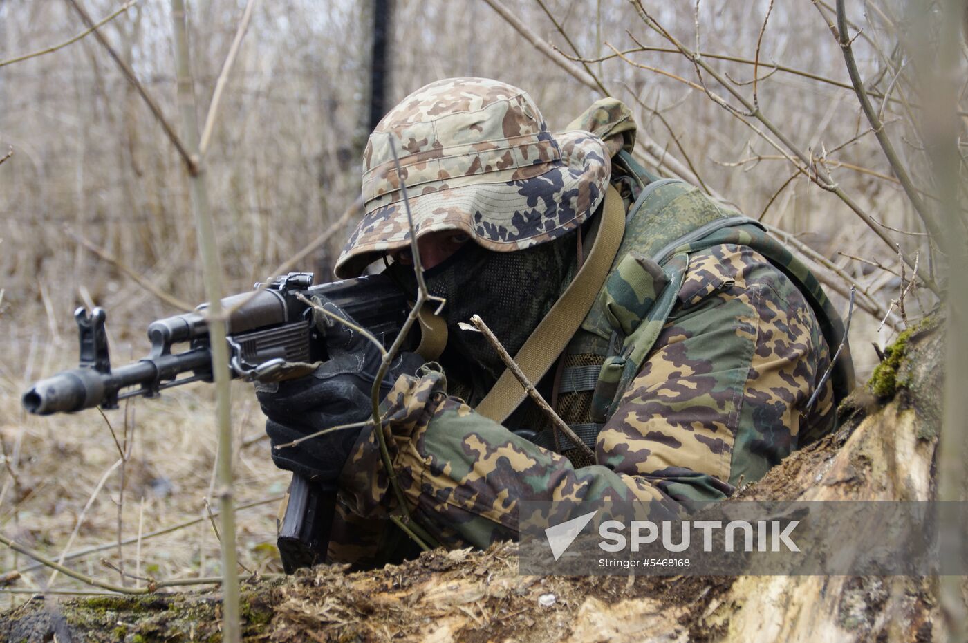 Drill of reconnaissance unit of LPR People's Militia