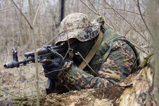 Drill of reconnaissance unit of LPR People's Militia