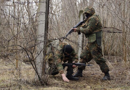 Drill of reconnaissance unit of LPR People's Militia