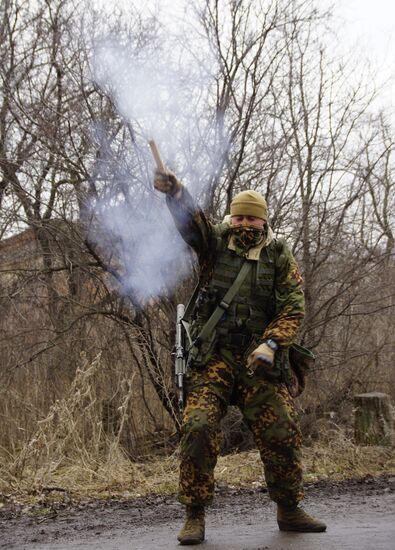 Drill of reconnaissance unit of LPR People's Militia