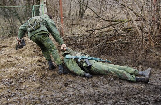 Drill of reconnaissance unit of LPR People's Militia