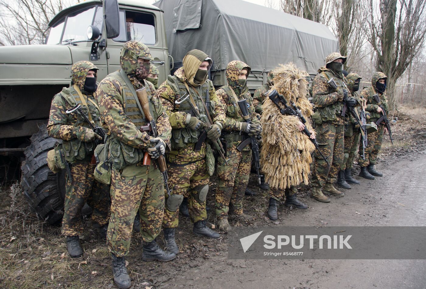 Drill of reconnaissance unit of LPR People's Militia