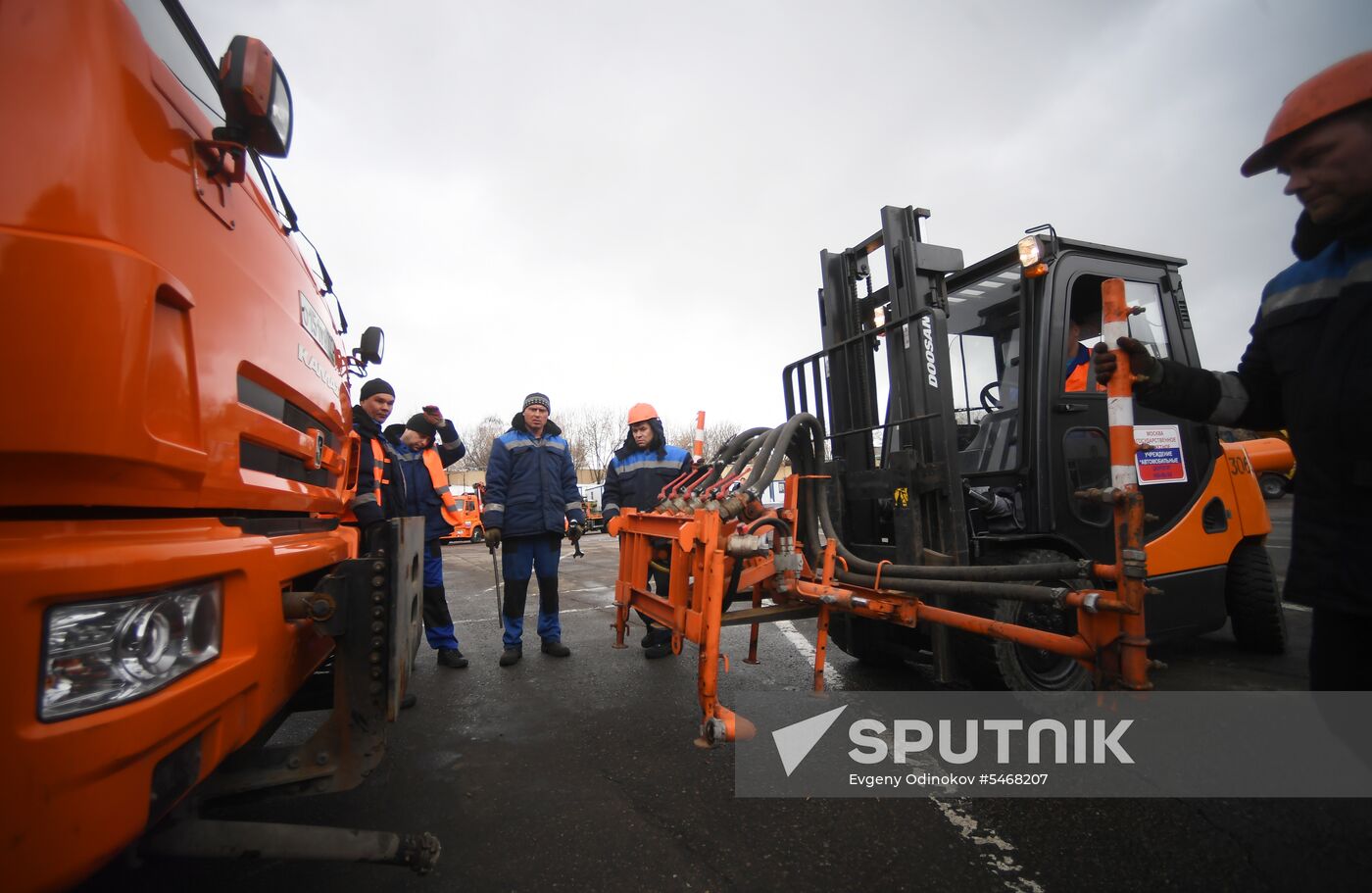 Moscow municipal services prepare machinery for summer season