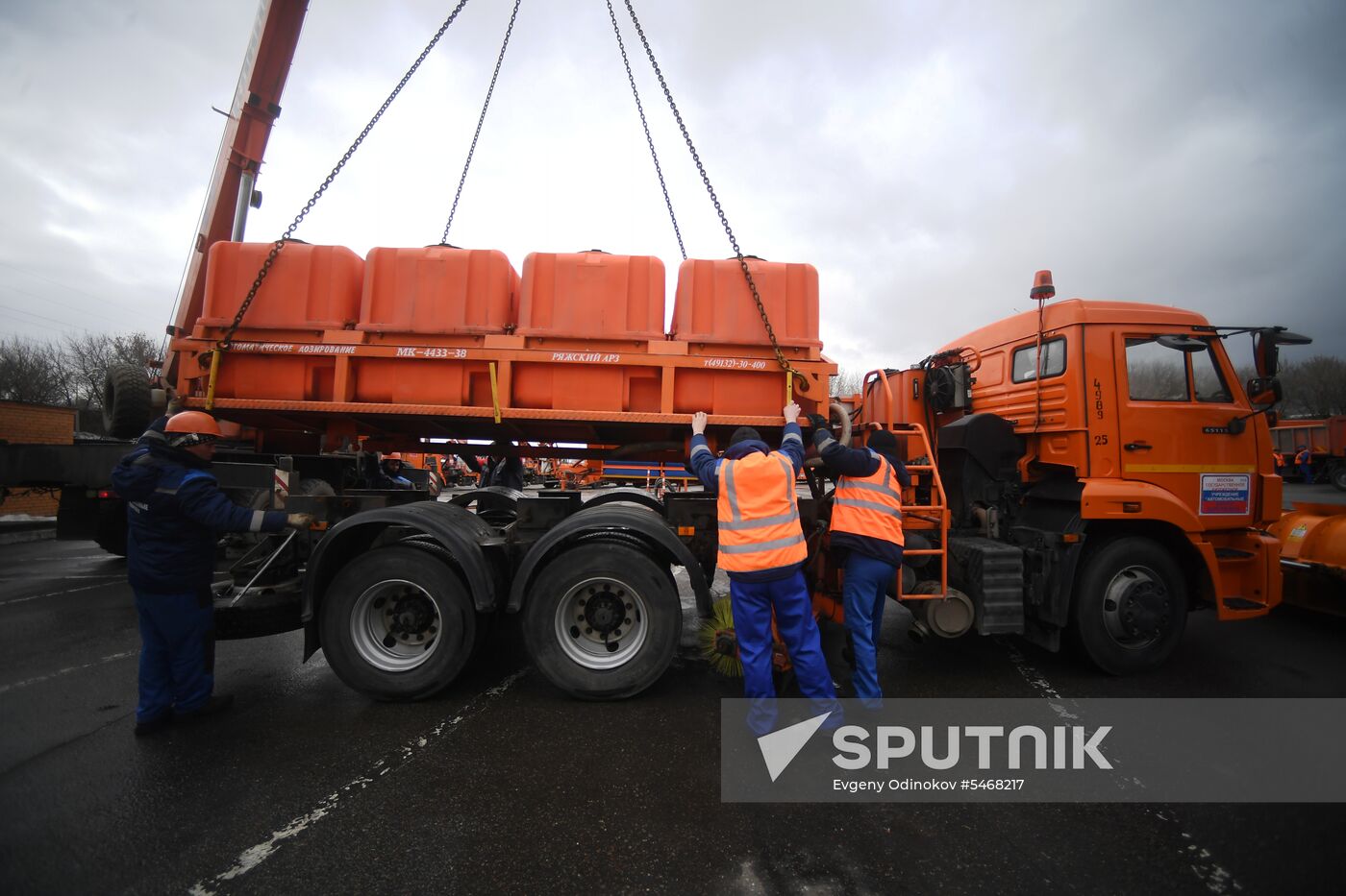 Moscow municipal services prepare machinery for summer season