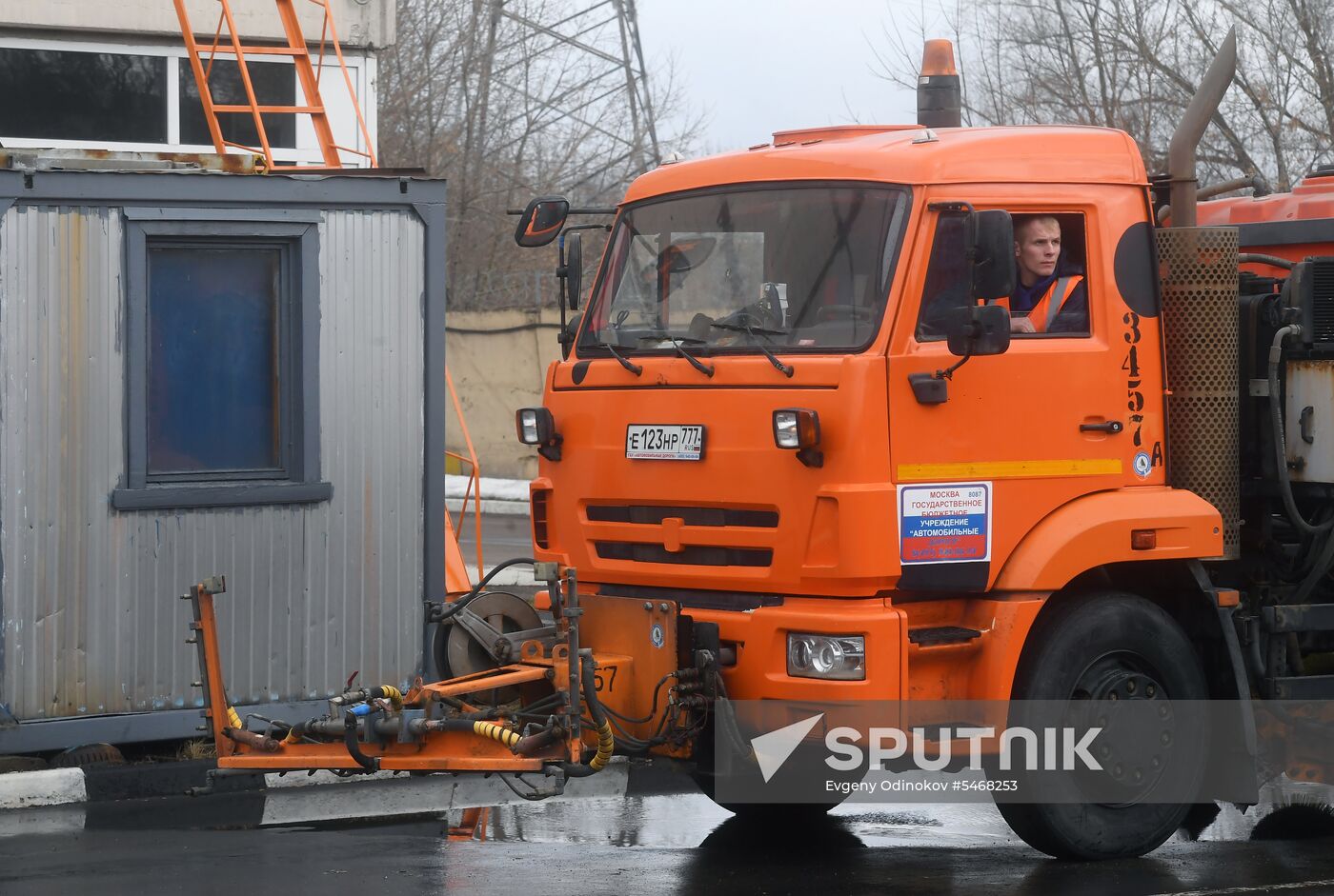 Moscow municipal services prepare machinery for summer season