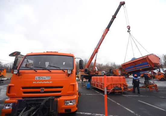 Moscow municipal services prepare machinery for summer season