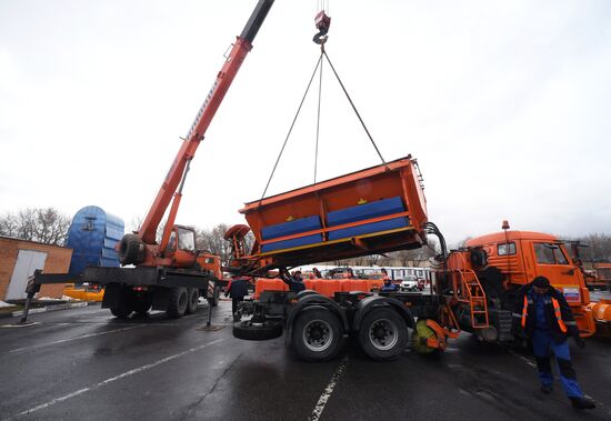 Moscow municipal services prepare machinery for summer season