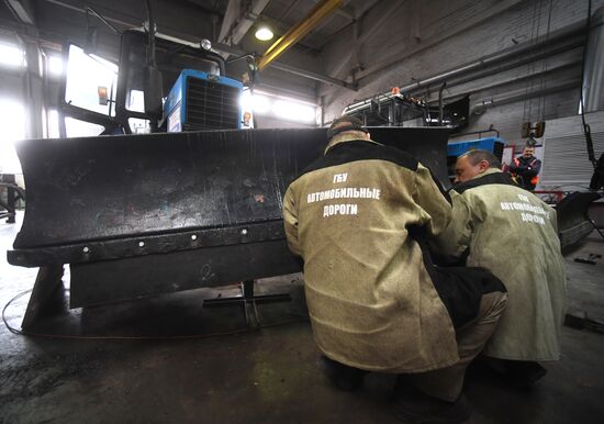 Moscow municipal services prepare machinery for summer season