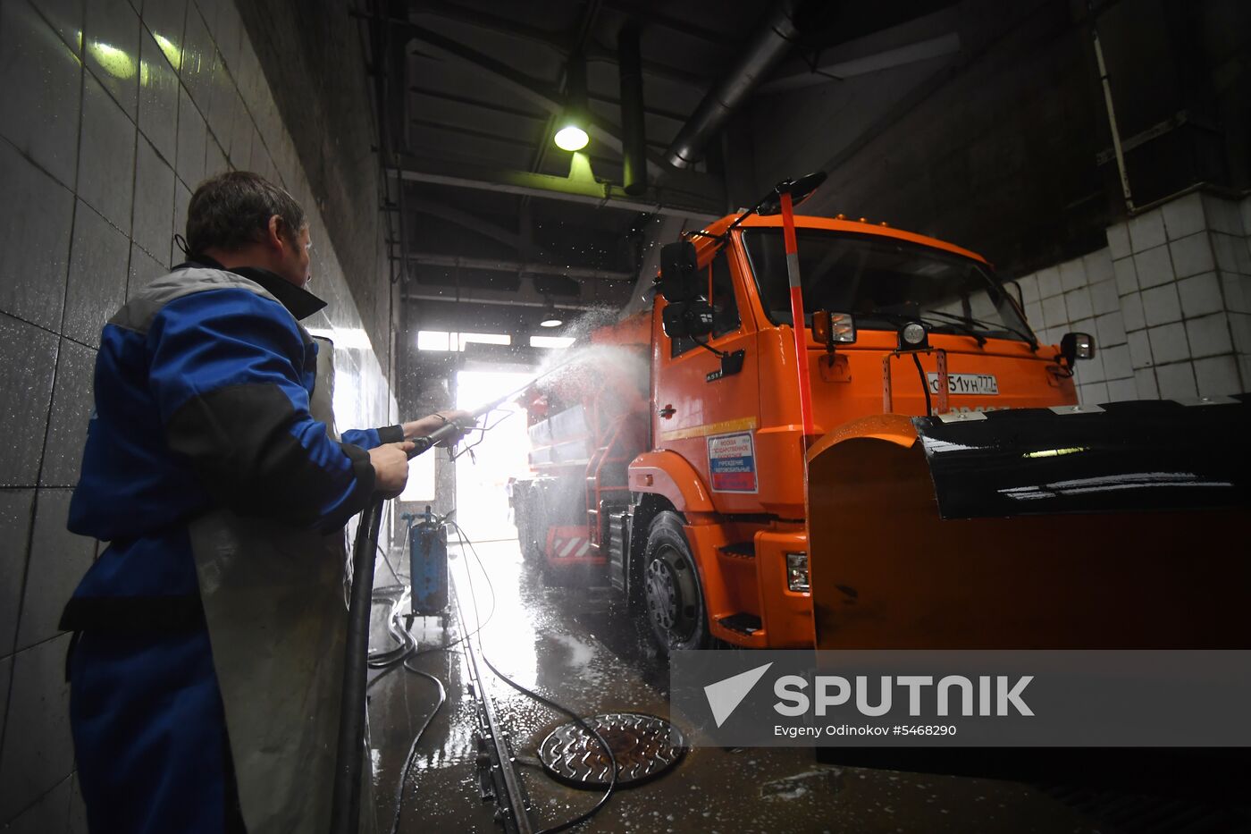 Moscow municipal services prepare machinery for summer season