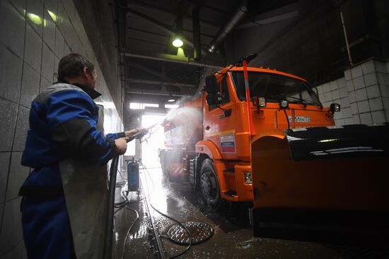 Moscow municipal services prepare machinery for summer season