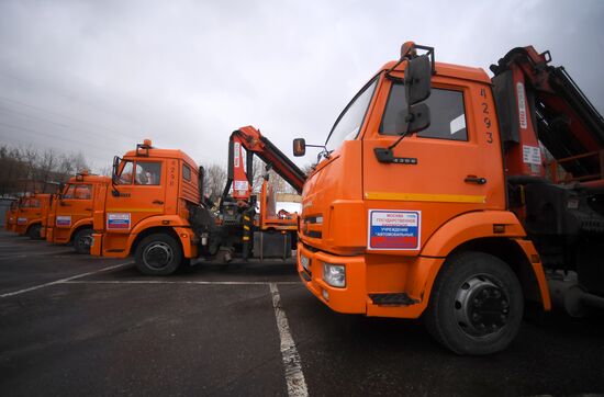 Moscow municipal services prepare machinery for summer season