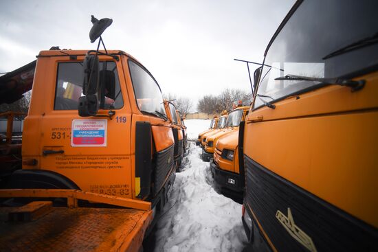 Moscow municipal services prepare machinery for summer season