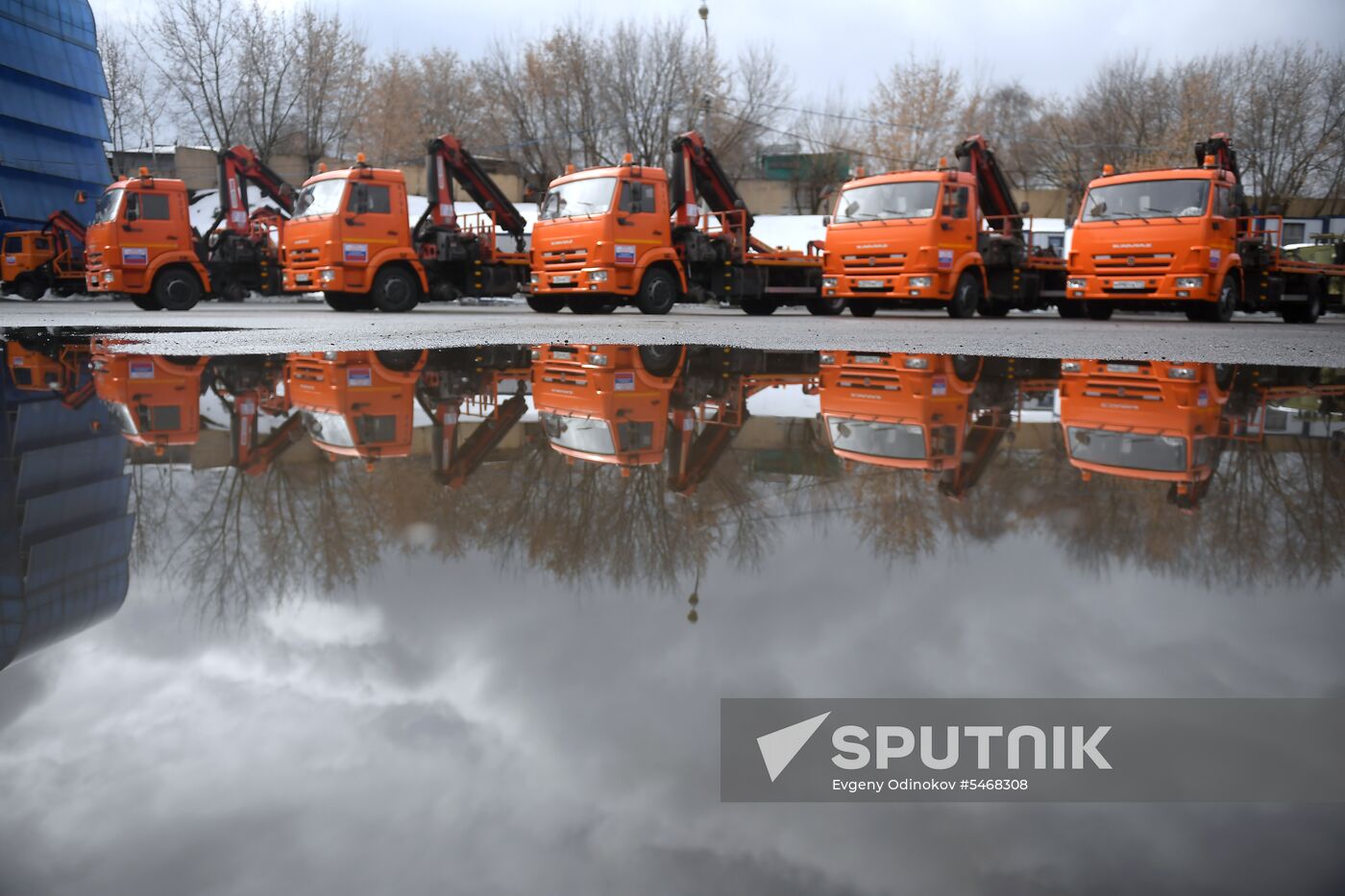 Moscow municipal services prepare machinery for summer season