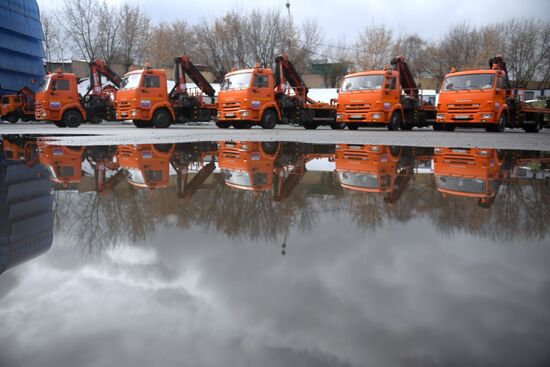 Moscow municipal services prepare machinery for summer season