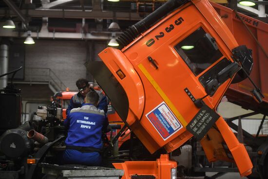 Moscow municipal services prepare machinery for summer season
