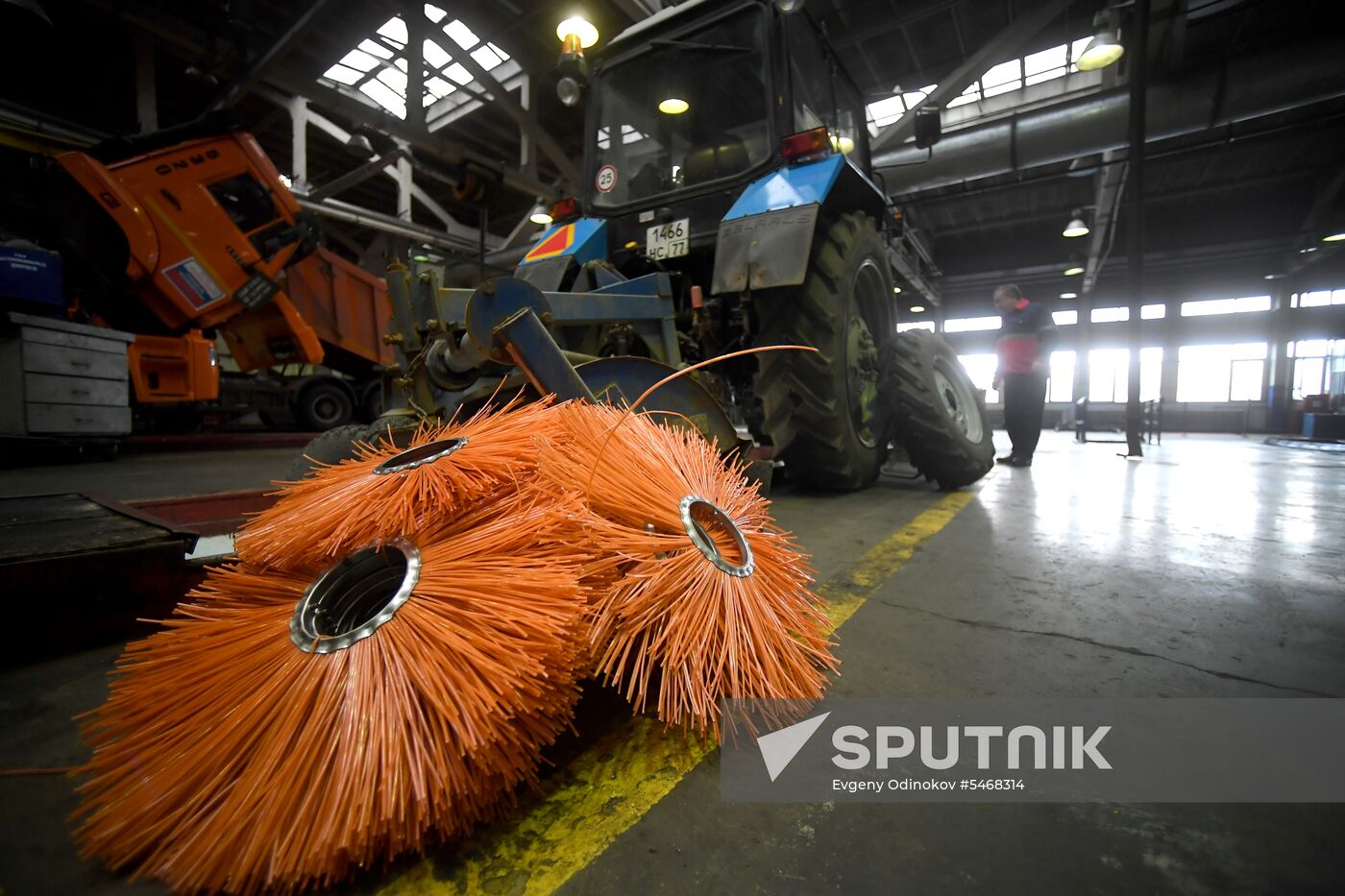 Moscow municipal services prepare machinery for summer season