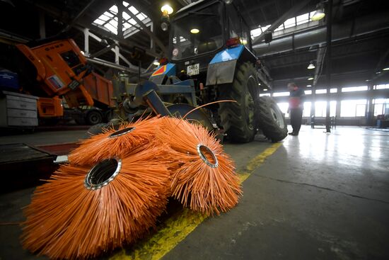 Moscow municipal services prepare machinery for summer season