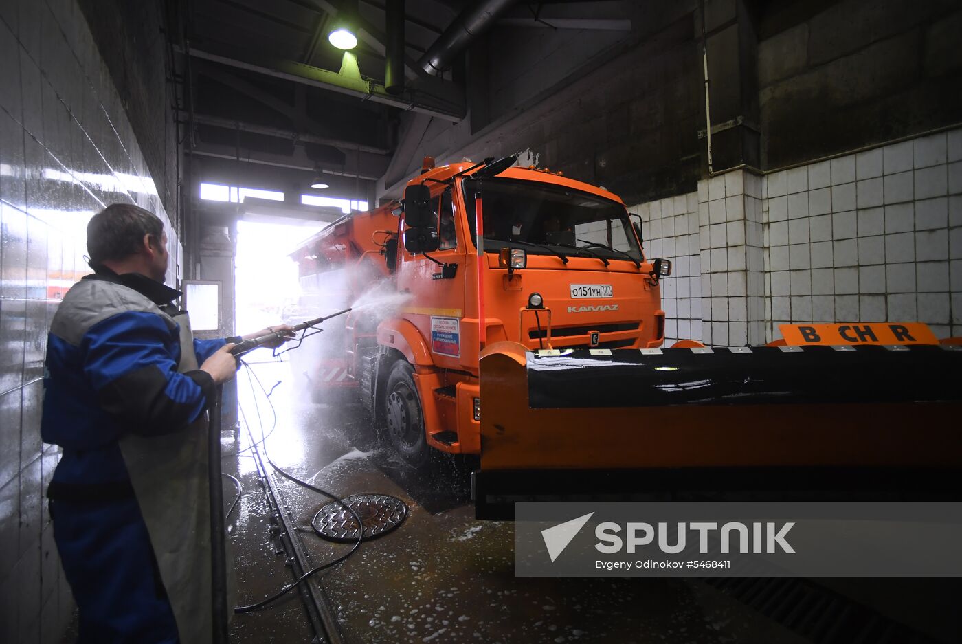 Moscow municipal services prepare machinery for summer season