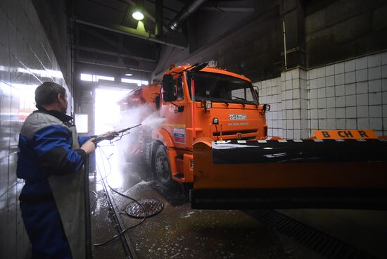 Moscow municipal services prepare machinery for summer season