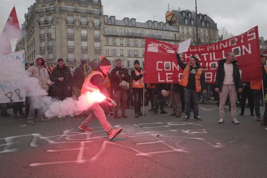 Railway workers go on strike in France
