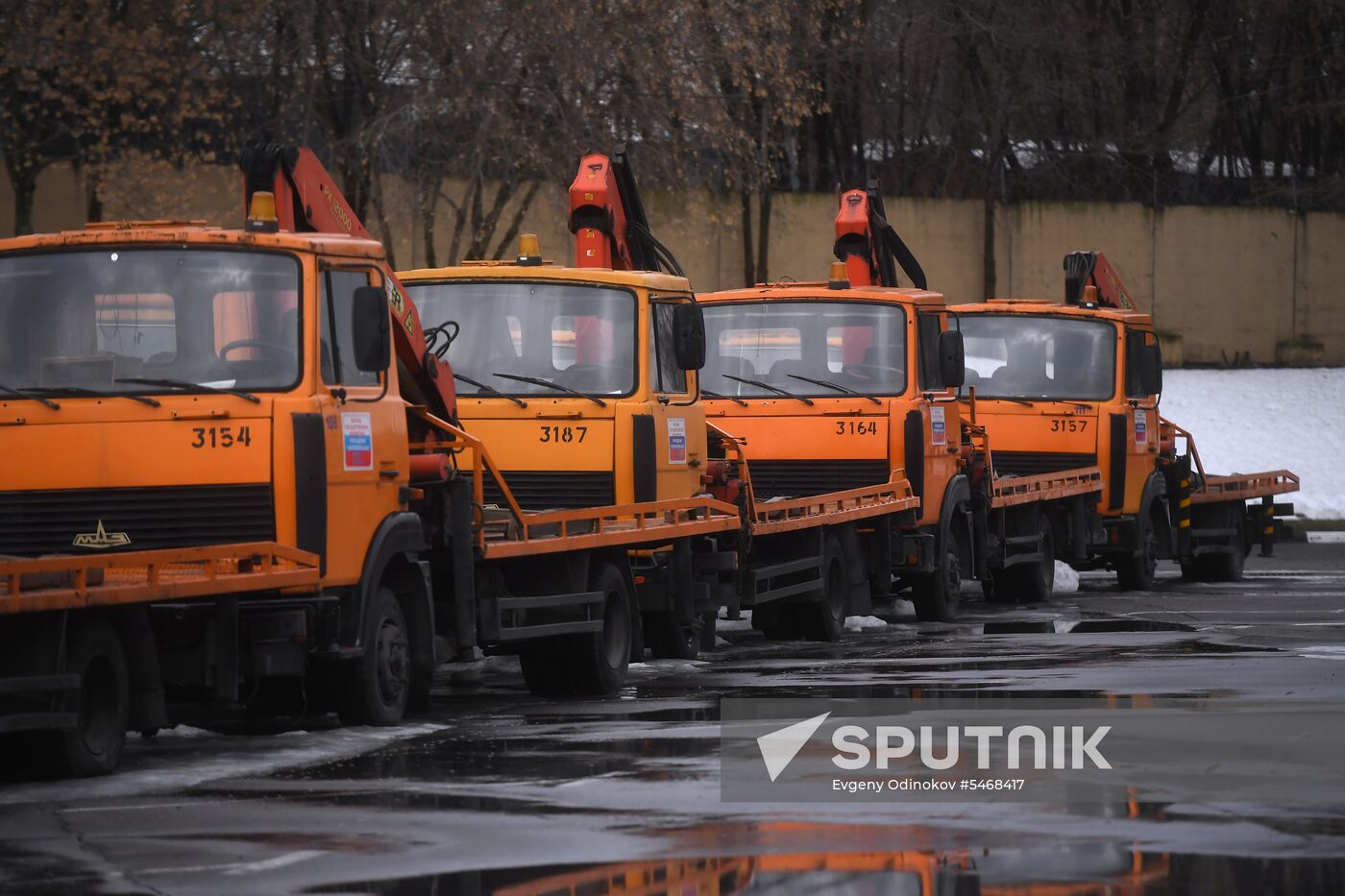 Moscow municipal services prepare machinery for summer season