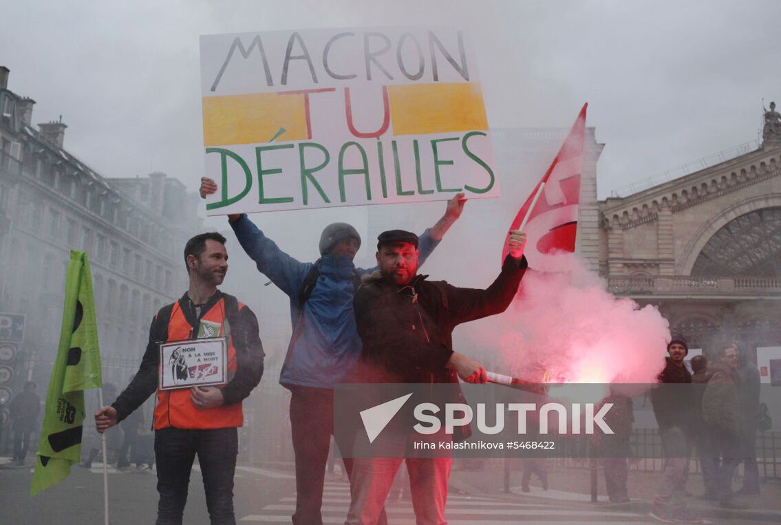 Railway workers go on strike in France