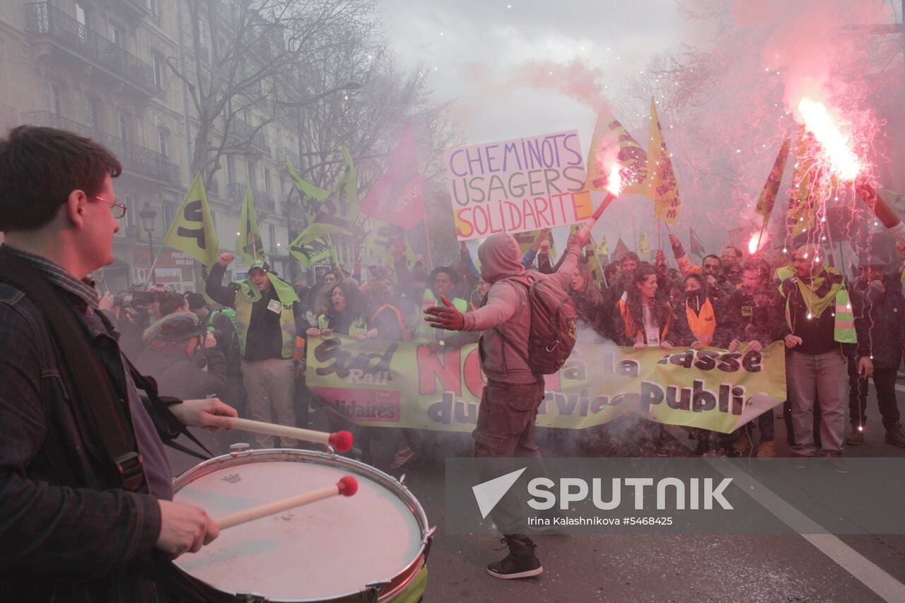Railway workers go on strike in France