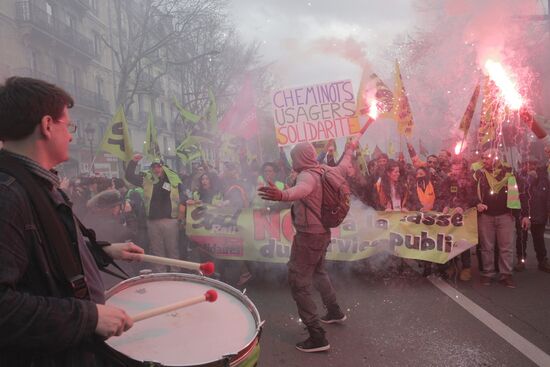 Railway workers go on strike in France