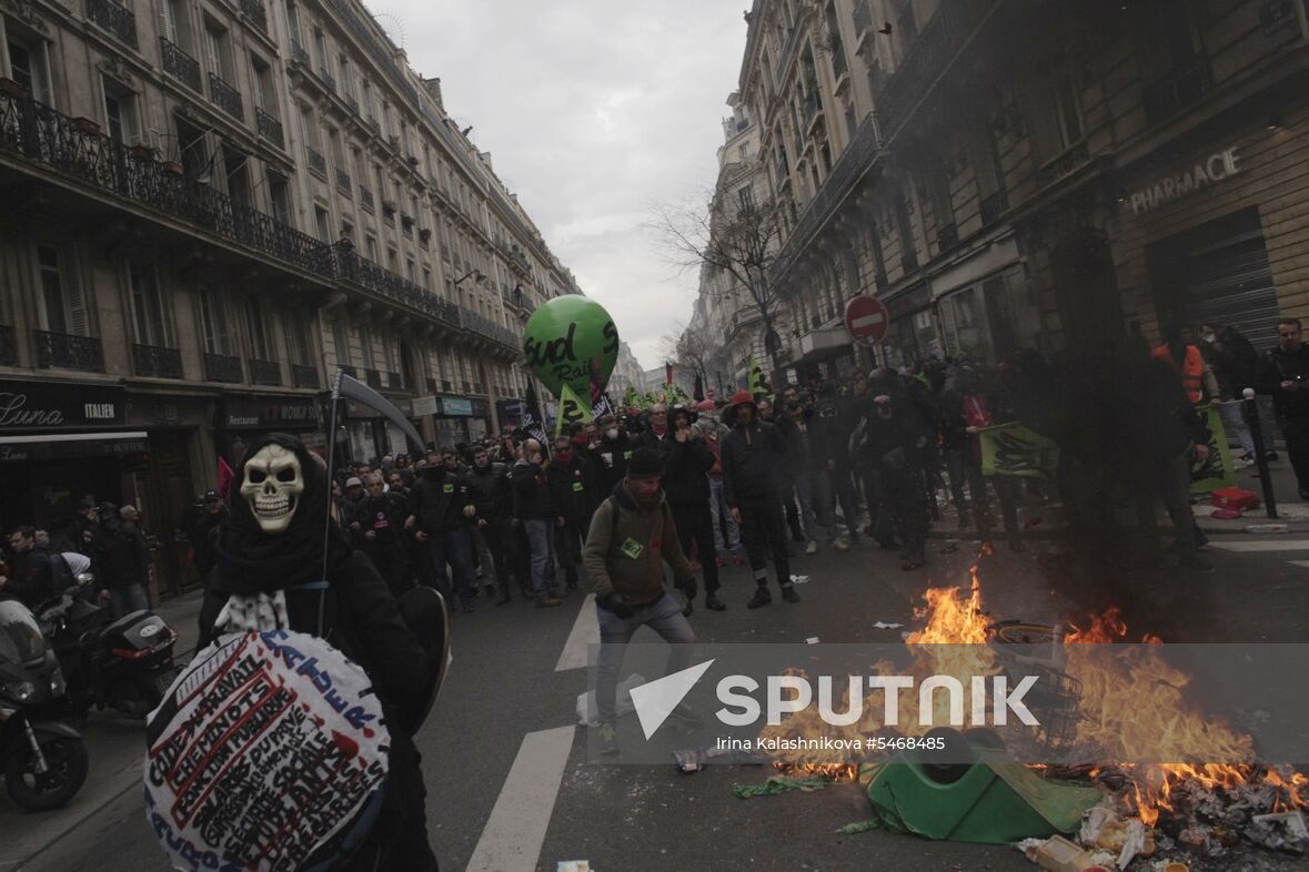 Railway workers go on strike in France