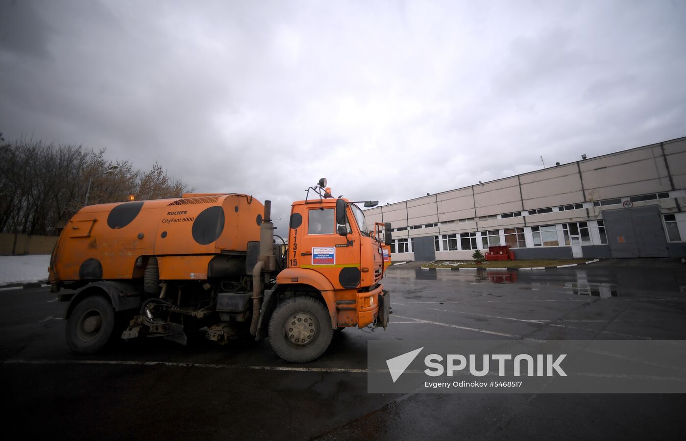 Moscow municipal services prepare machinery for summer season