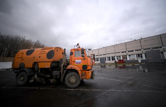 Moscow municipal services prepare machinery for summer season