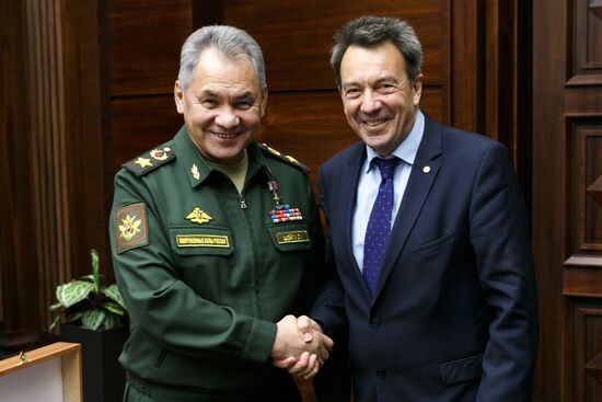 Defense Minister Sergei Shoigu holds meetings